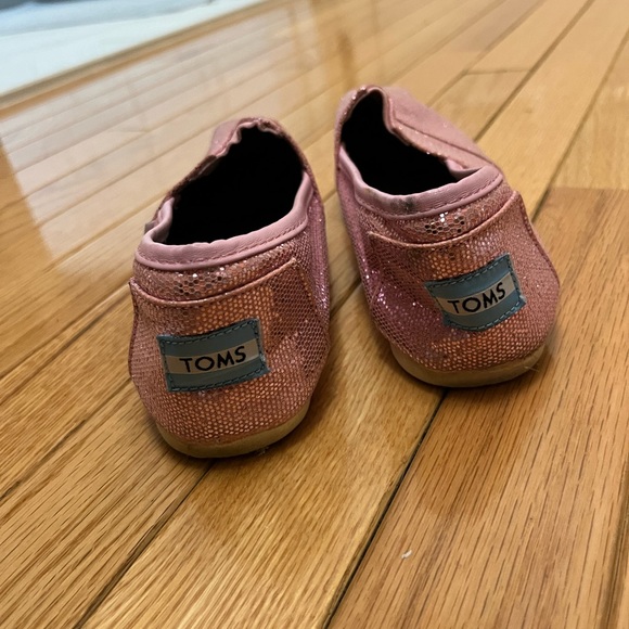 Size 5 sparkly pink Toms - Picture 2 of 2